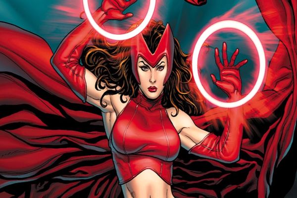 scarlet witch es una superheroe con capa