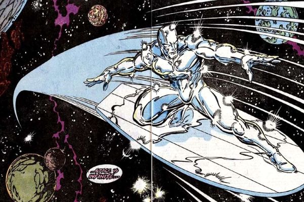 Silver Surfer es uno de los superheroes que vuelan