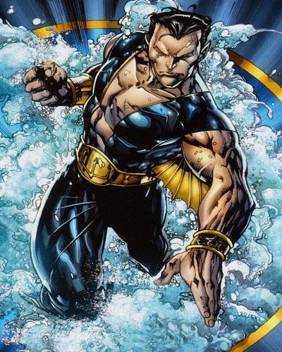 namor emergiendo del mar